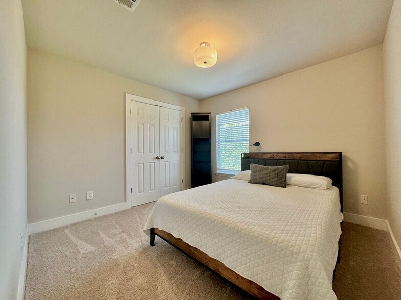 Building Photo - 1404 Laguna Cove