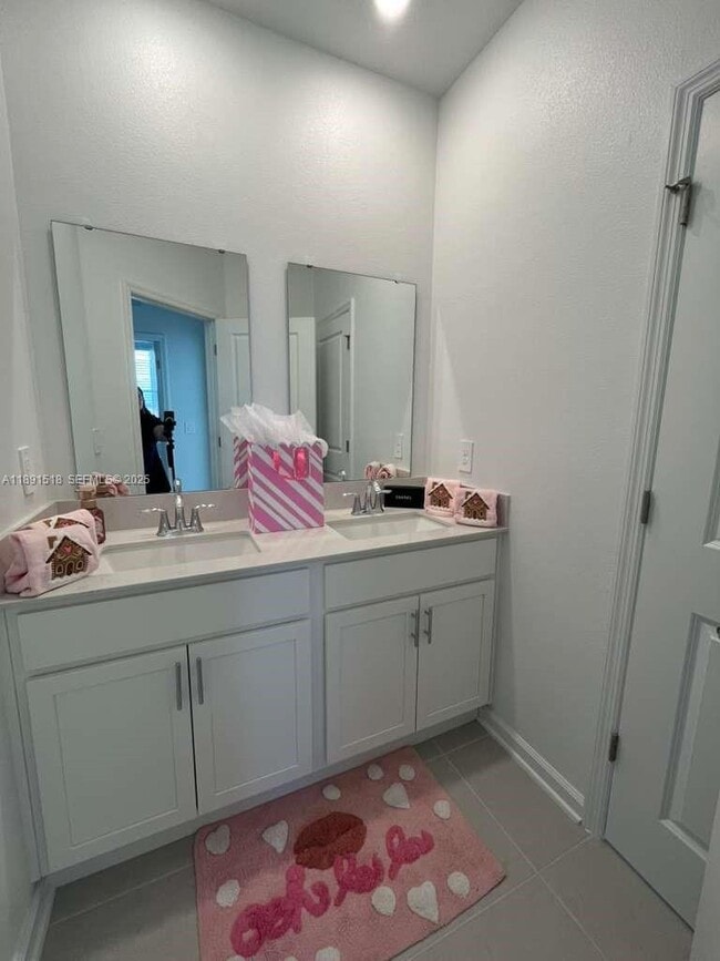 Building Photo - 5984 Zen Wy