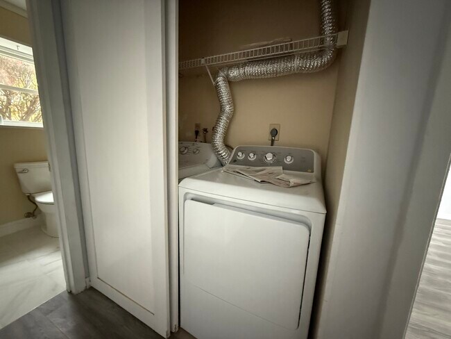 Building Photo - 226 Laurel St