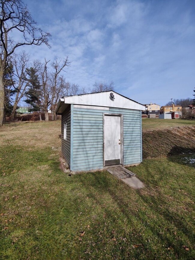 Building Photo - *Well-Maintained & Spacious 3BD/1.5BA Single Family Home Available in Baldwin*