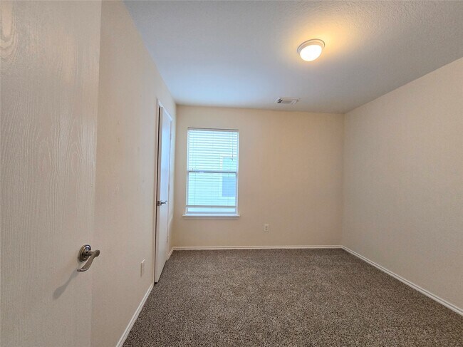 Building Photo - 29527 Evergreen Hills Dr