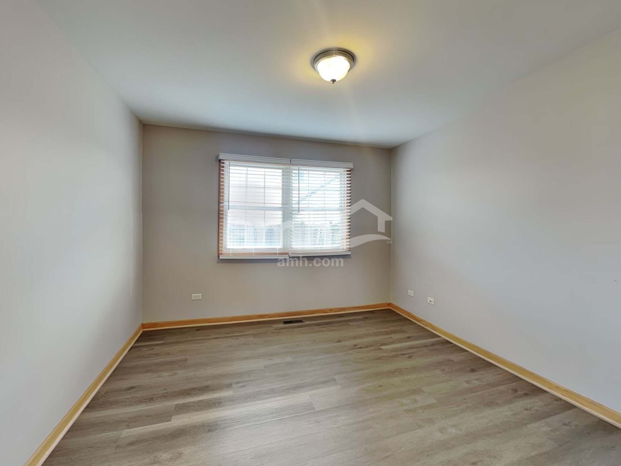 Building Photo - 5154 W Park Ln