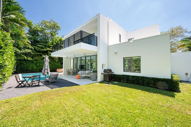 Building Photo - 5921 SW 87th St