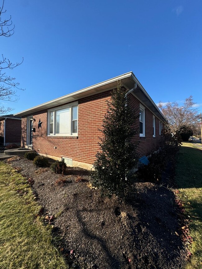 Building Photo - WEST END THREE BEDROOM/TWO BATH HOME