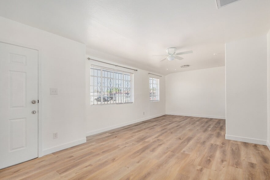 Building Photo - 5446 S 17th Pl