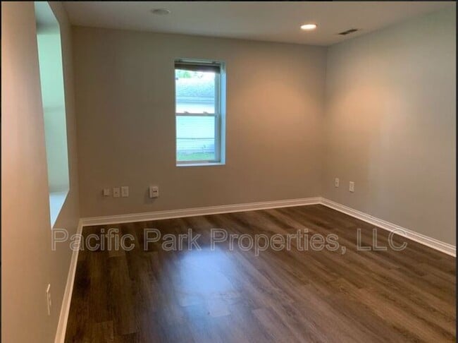 Building Photo - 3419 S Parker Ave