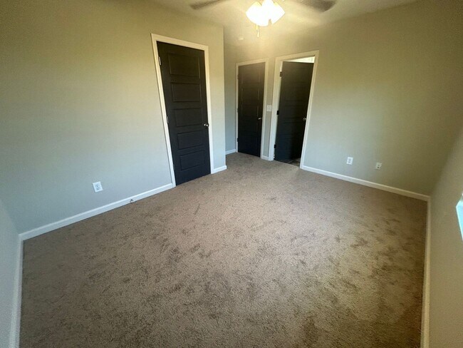 Building Photo - PRE-LEASING FOR AUGUST 2026!