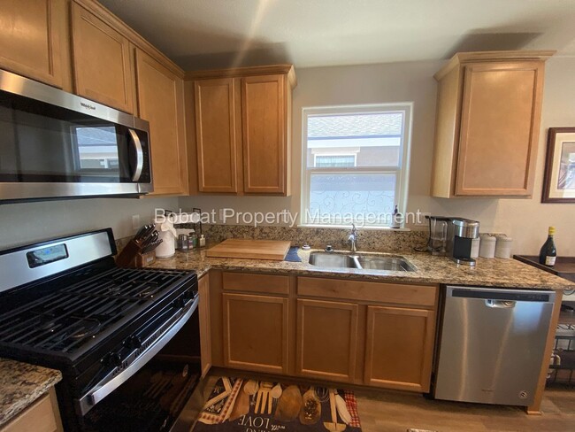 Building Photo - Nicely Furnished Townhome in Indian Hills