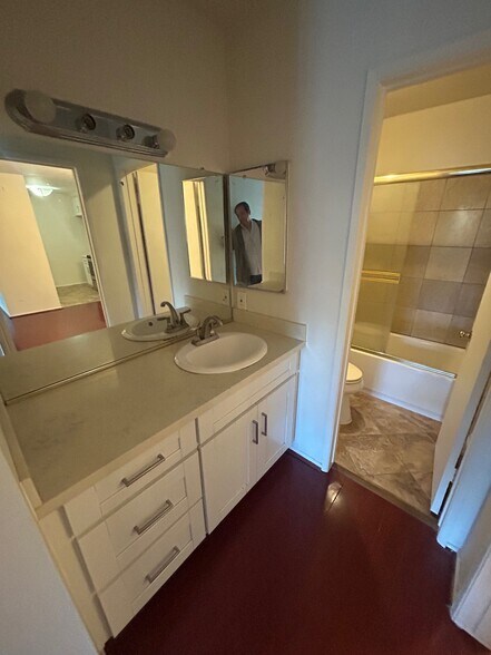 Building Photo - 5460 White Oak Ave