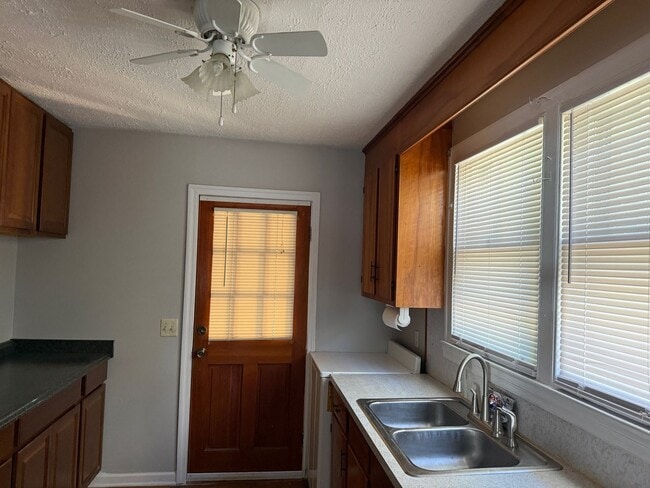 Building Photo - West Columbia