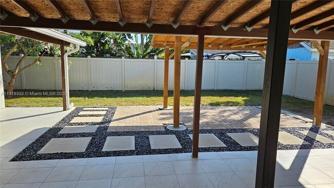 Building Photo - 8004 SW 29th St