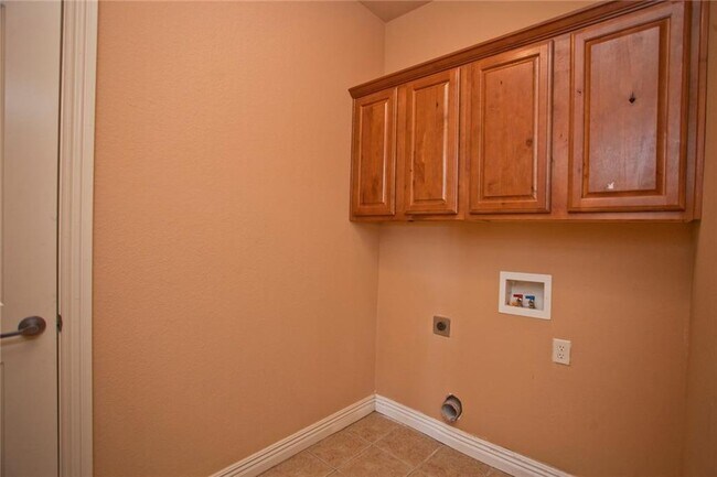 Building Photo - 4902 SW Fieldstone Blvd