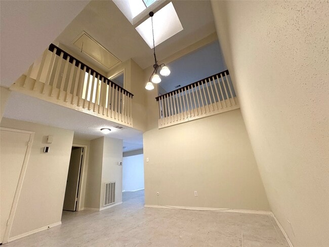 Building Photo - 11526 Village Pl Dr