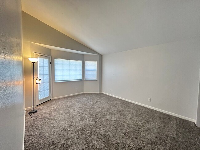 Building Photo - 7135 Shadow Crest Dr
