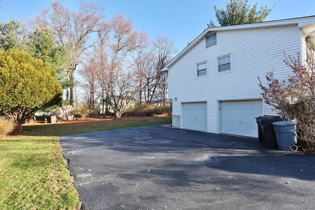 Building Photo - 12 Van Gogh Ln