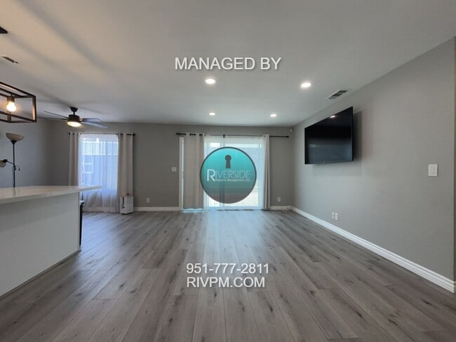 Building Photo - FOR RENT: BEAUTIFULLY RENOVATED 2 BEDROOM ...