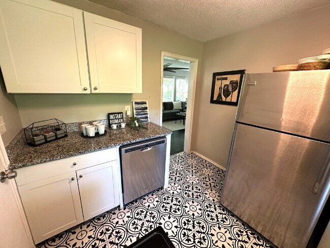 Building Photo - Beautifully Updated Decatur Home with Spacious Backyard