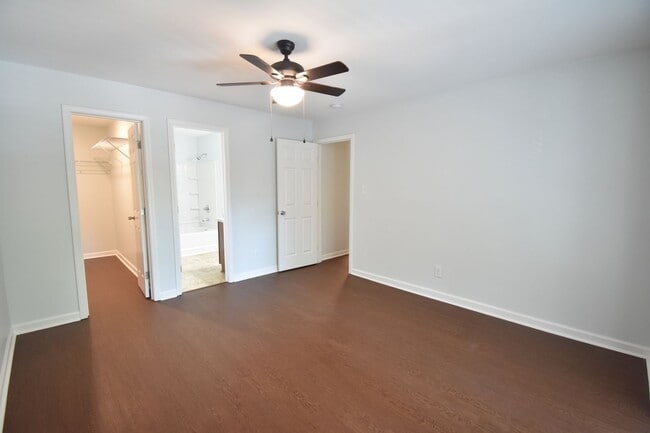 Building Photo - 2 Bedroom and 2 Bath Condo (No Pets)