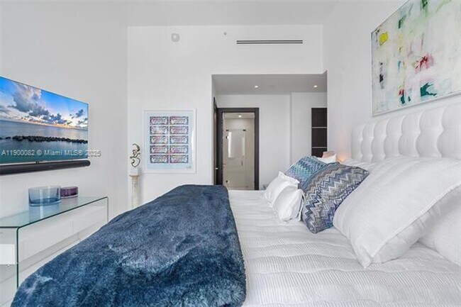 Building Photo - 900 Brickell Key Blvd