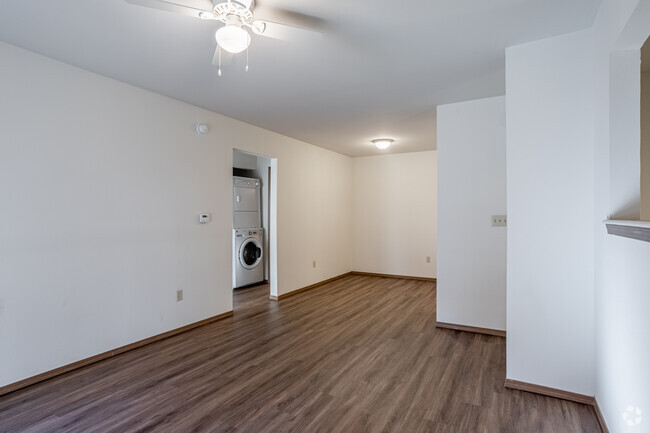 1BR, 1BA - 650SF - Rena Valley Apartments