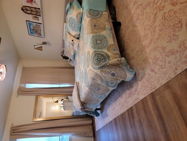 Building Photo - 5002 Shannon Ct