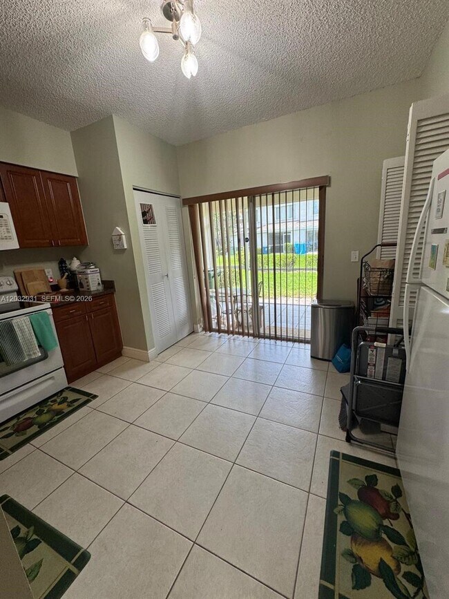 Building Photo - 16682 Hemingway Dr