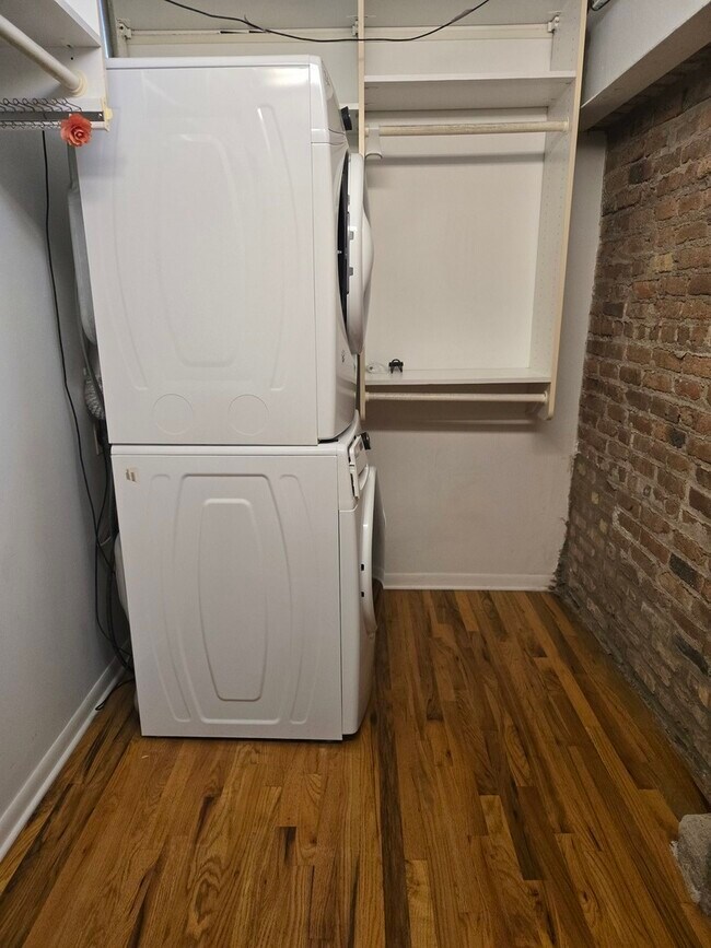 Building Photo - 515 N Noble St