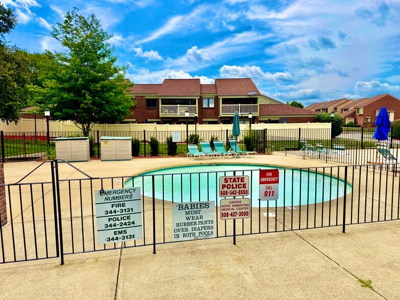 Kiddie Pool - 47 Meadowood Dr
