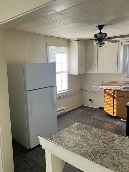 Building Photo - 215 N Railroad Ave