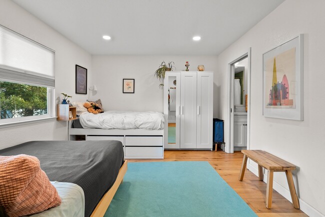 Building Photo - 3850 Bramble Ln