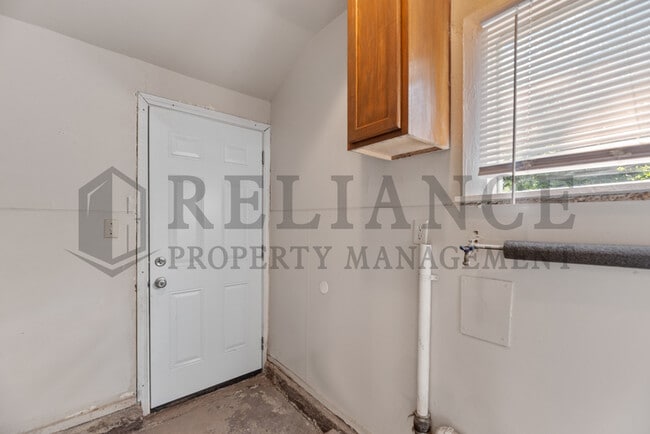 Building Photo - 345 Grover Ave