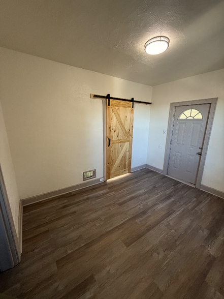 Building Photo - 1342 W 69th St