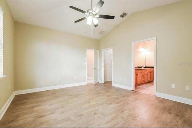 Building Photo - 527 Hibiscus Cove Dr