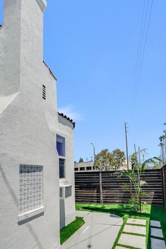 Building Photo - 523 Main St