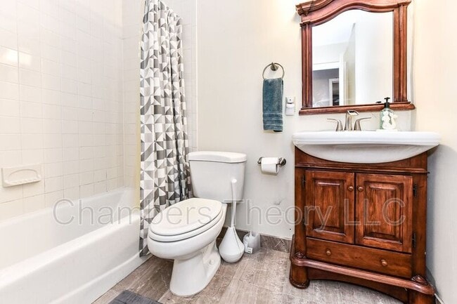 Building Photo - 1328 N Ivanhoe St