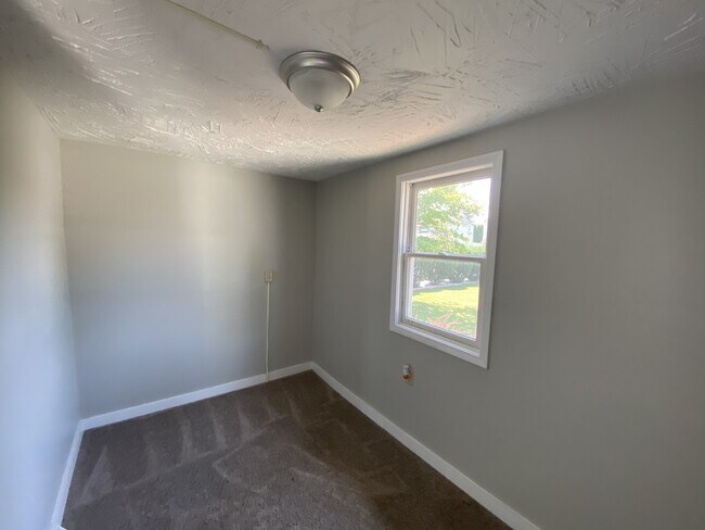 Building Photo - 351 Manor St