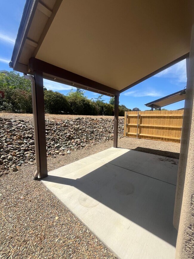 Building Photo - ***3 BEDROOM/2.5 BATHROOM IN PRESCOTT VALLEY***