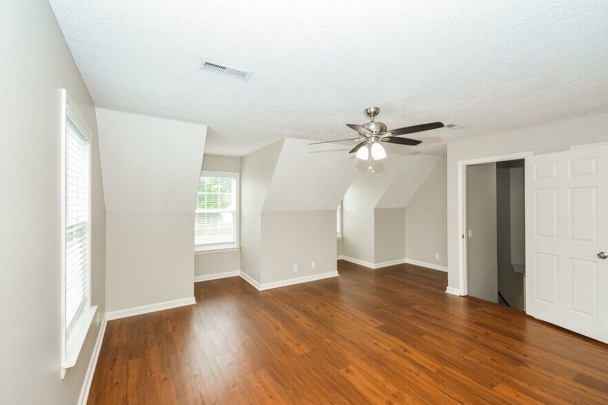 Building Photo - 915 Buckhaven Dr