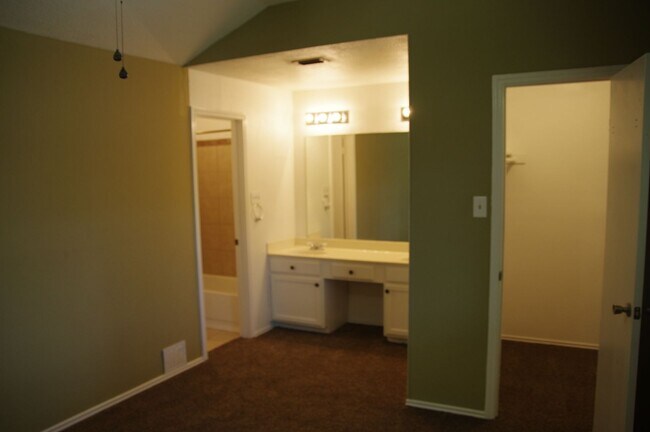 Building Photo - 8015 Forest Ash