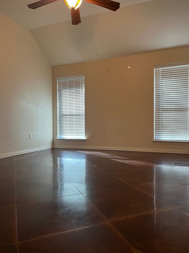 Building Photo - Four bedroom home located in prime neighbo...