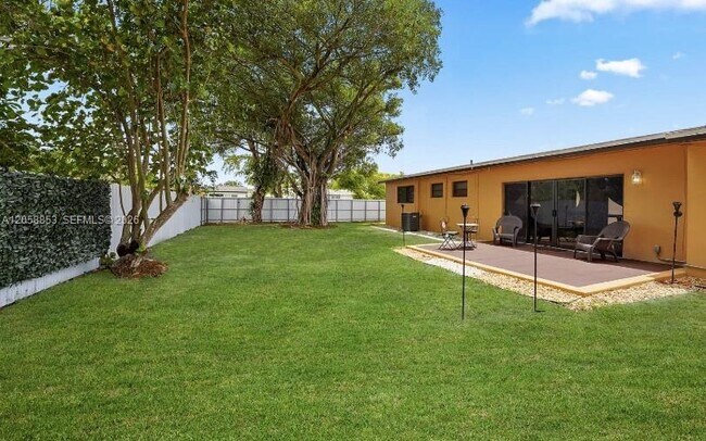 Building Photo - 941 NW 180th Terrace