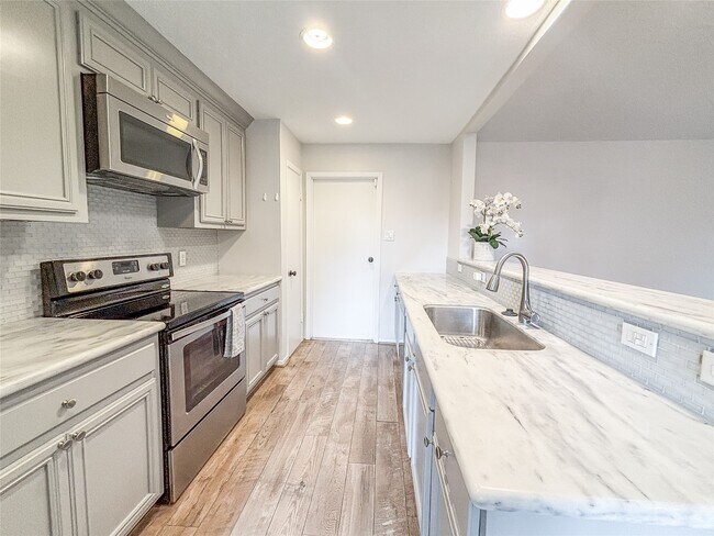Building Photo - 3123 Lazy Spring Dr