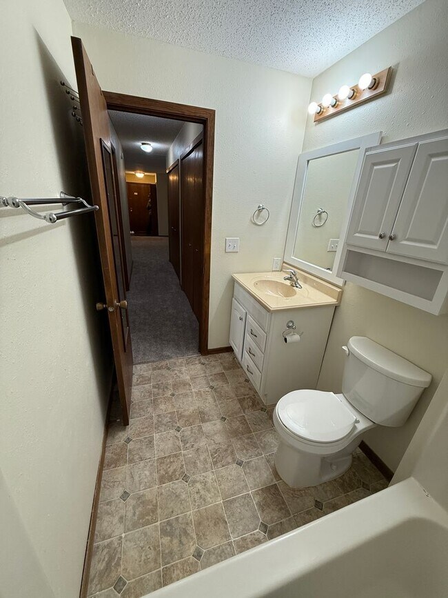 Building Photo - Charming 2-Bedroom, 1-Bath with Garage