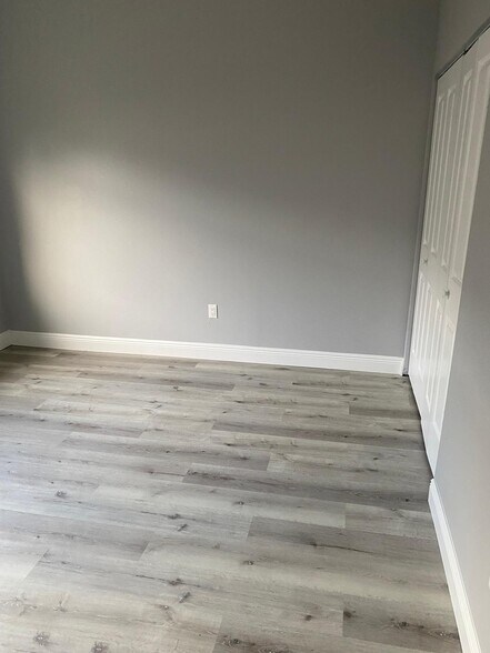 Building Photo - 1341 Flaxwood Ave