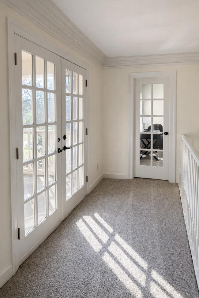 Building Photo - 565 Schaeffer Loop