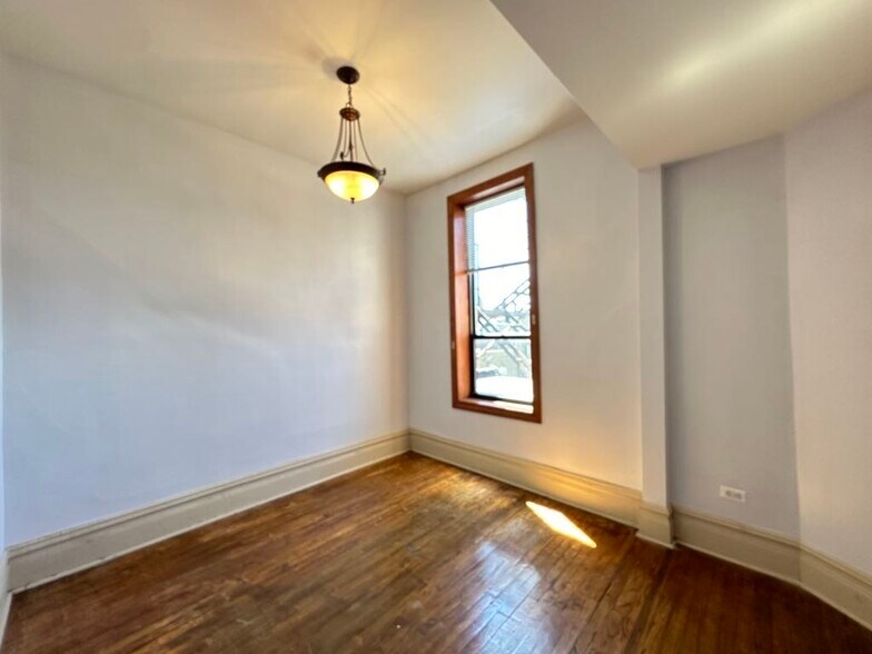 Building Photo - 2345 W 24th Pl