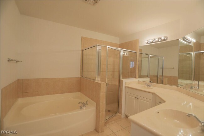 Building Photo - 10221 Olivewood Way