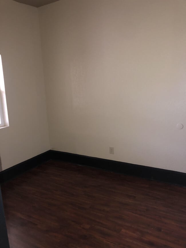Building Photo - 304 W Harding Ave