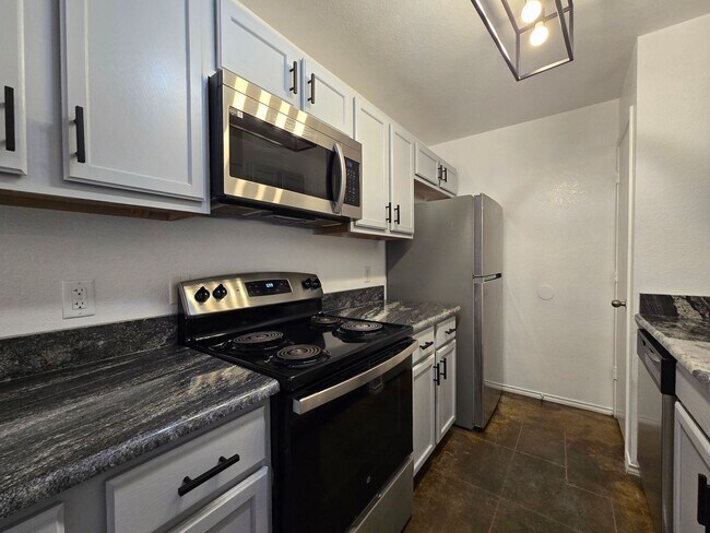 Building Photo - RENT REDUCTION - AVAILABLE NOW!