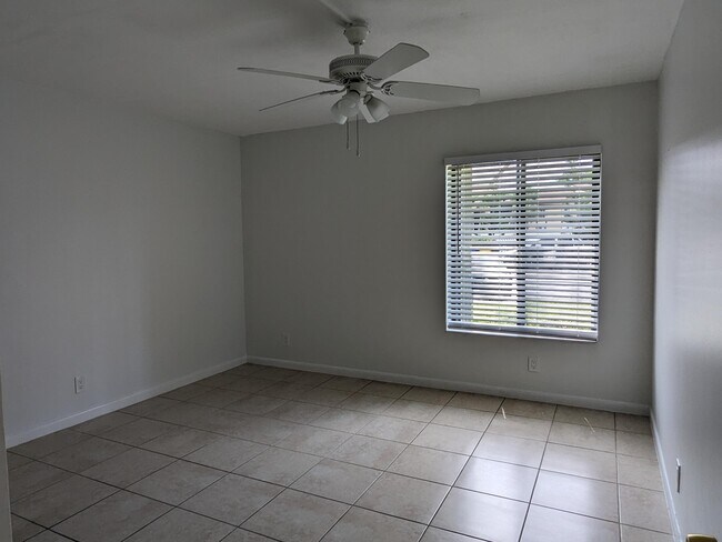Building Photo - 711 Sunny Pine Way
